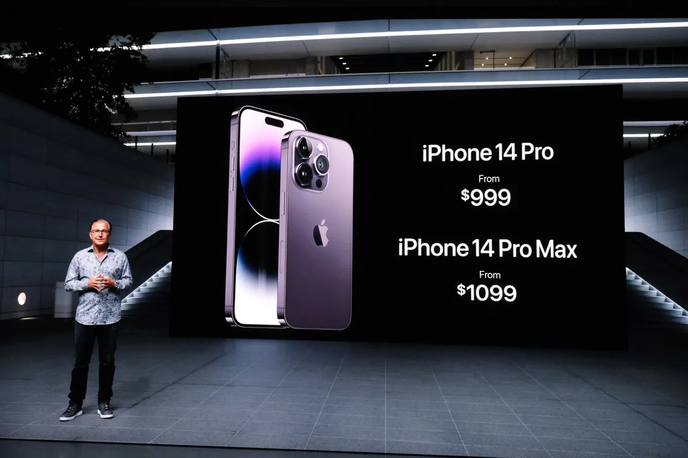 Sự kiện ra mắt iphone của Apple Biến sự kiện ra mắt sản phẩm thành công cụ xây dựng thương hiệu