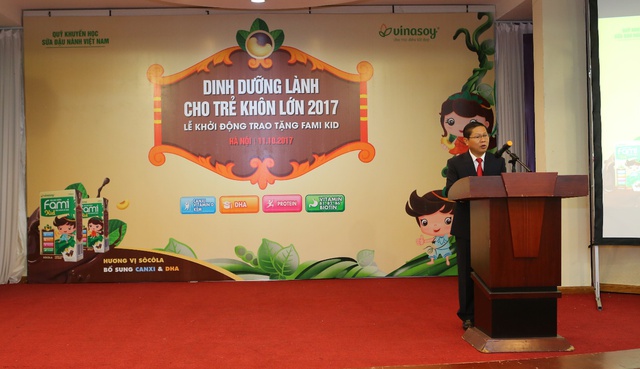 Vinasoy trao tặng 1,3 triệu suất sữa Fami Kid cho học sinh Tiểu học - Ảnh 2.